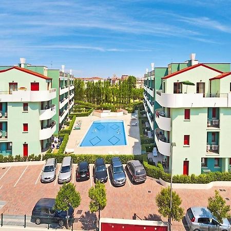 Apartment In Caorle With Heating Bagian luar foto