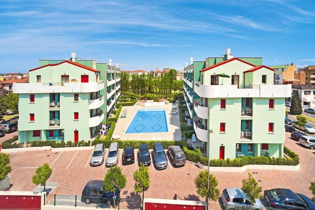 Apartment In Caorle With Heating Bagian luar foto