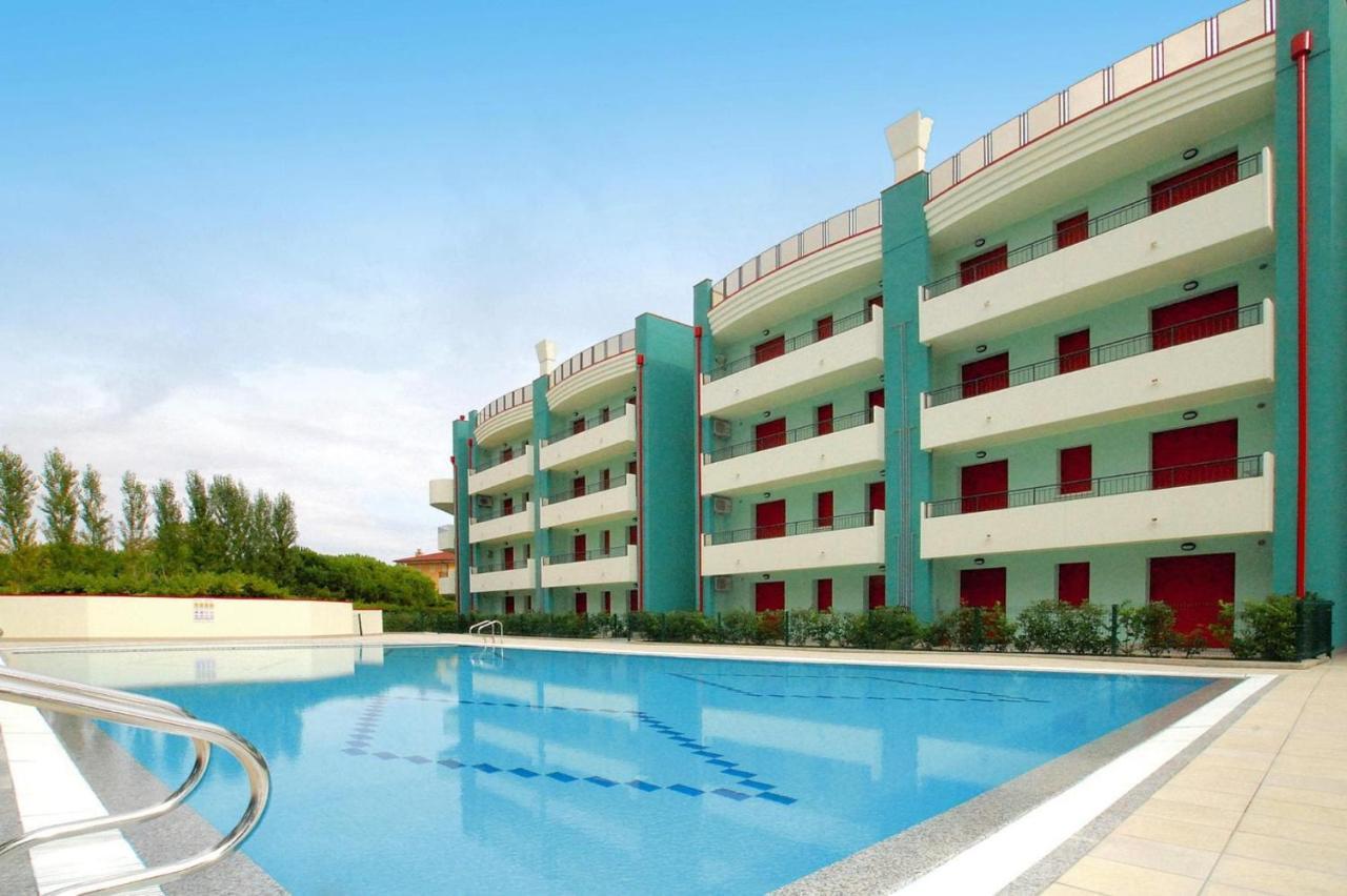 Apartment In Caorle With Heating Bagian luar foto