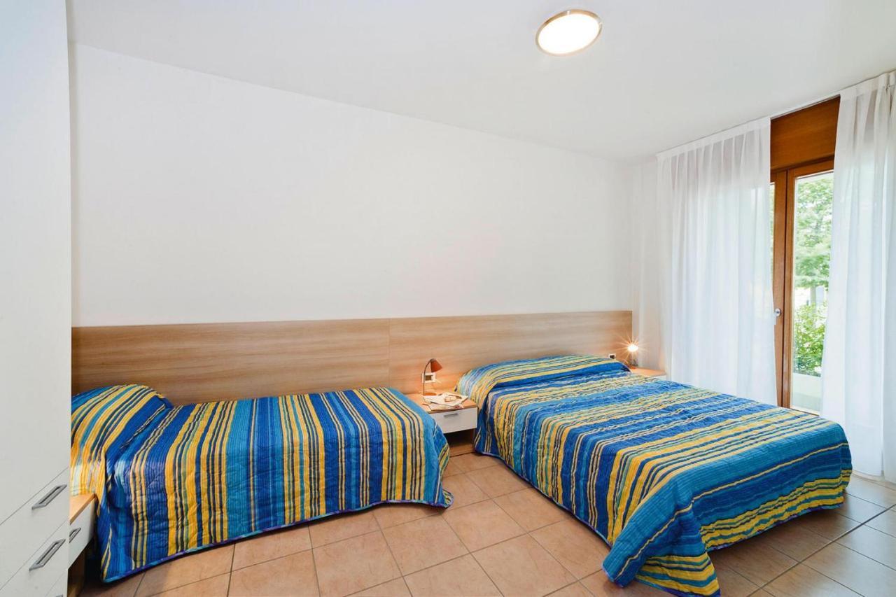 Apartment In Caorle With Heating Bagian luar foto