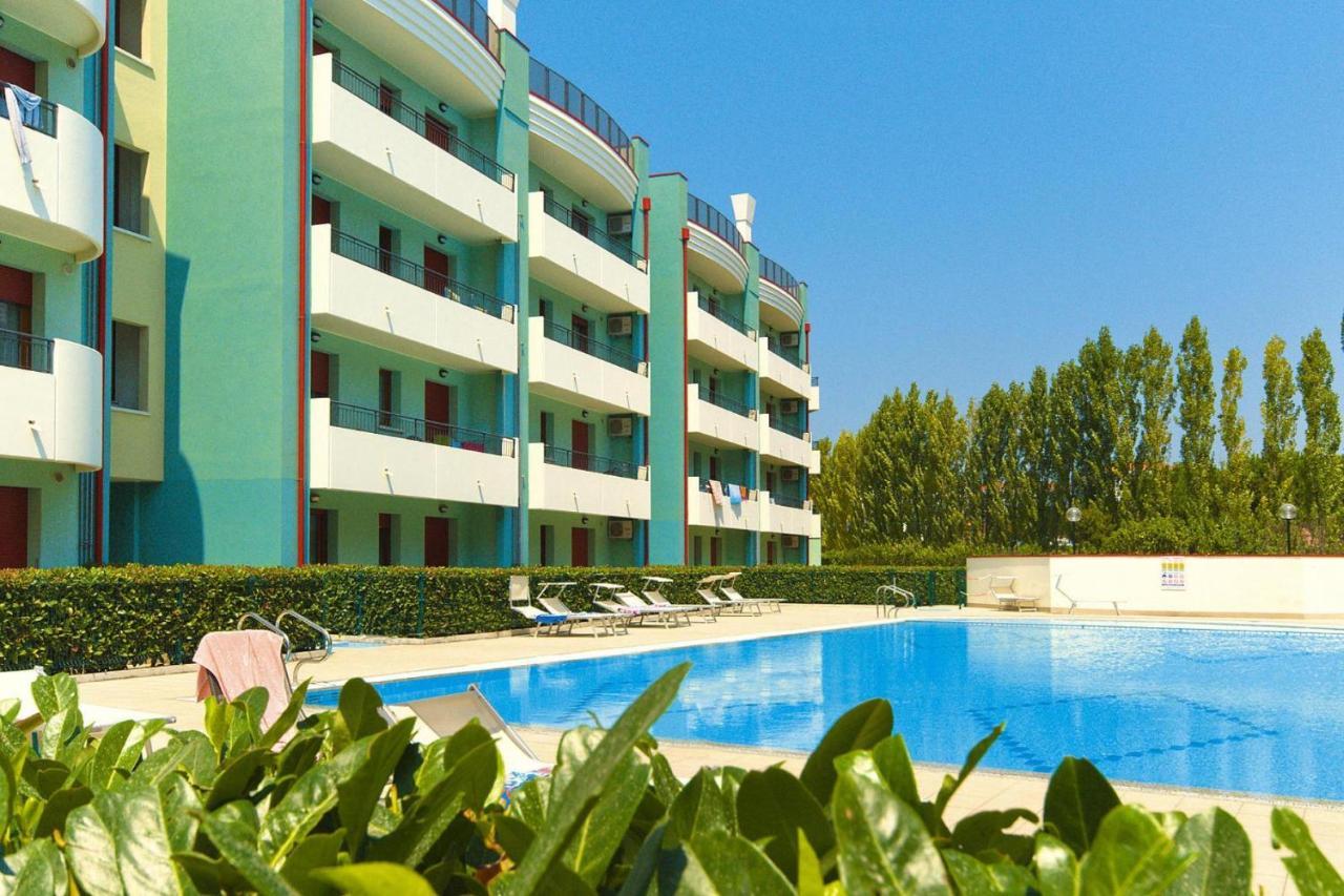 Apartment In Caorle With Heating Bagian luar foto