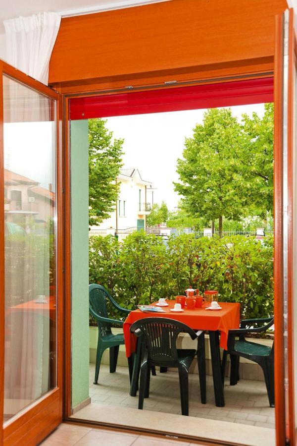 Apartment In Caorle With Heating Bagian luar foto
