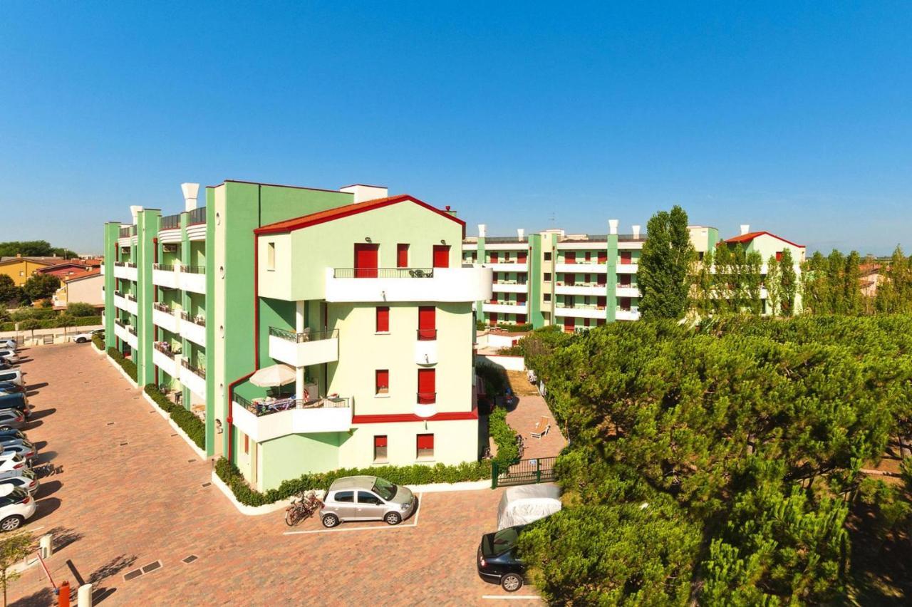 Apartment In Caorle With Heating Bagian luar foto
