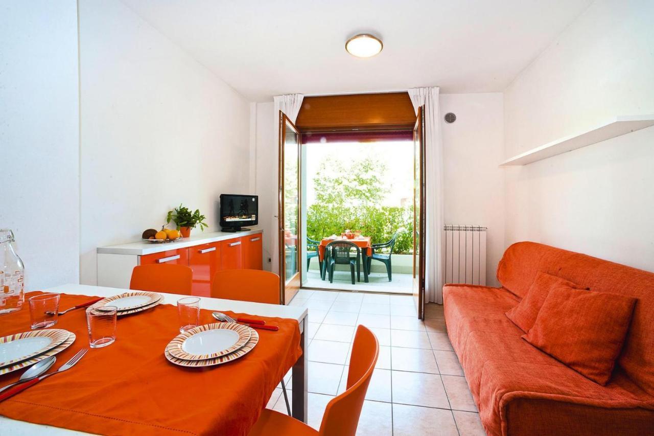 Apartment In Caorle With Heating Bagian luar foto