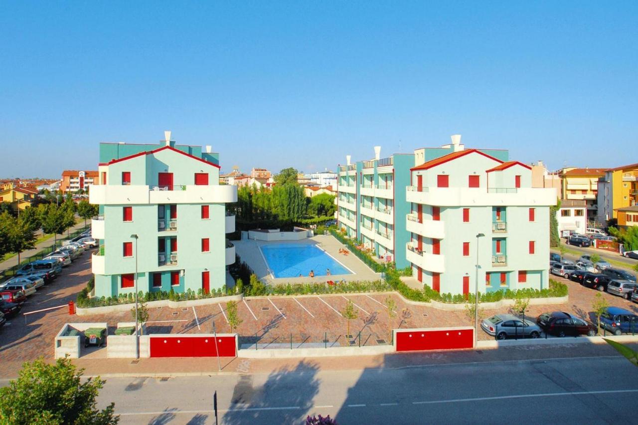 Apartment In Caorle With Heating Bagian luar foto